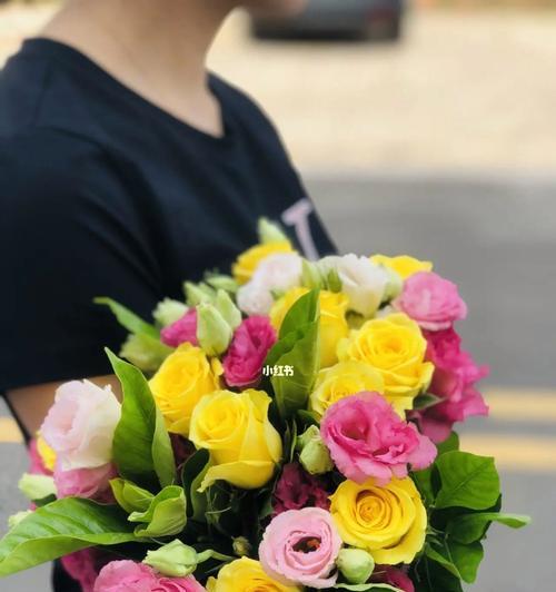 粉黄玫瑰花束代表什么花语？如何挑选粉黄玫瑰花束？
