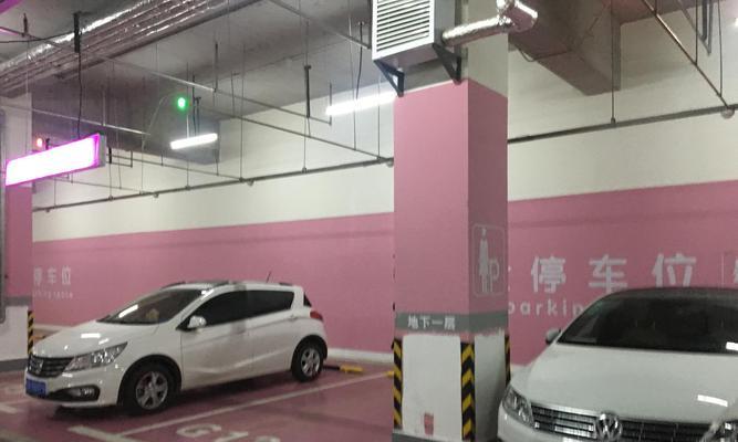 花卉园免费停车位置有哪些？如何快速找到停车位？