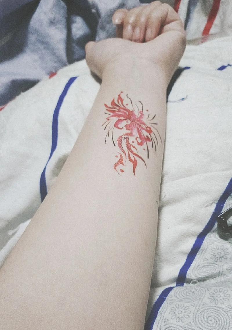 胸口纹玫瑰图案对男士有何意义？