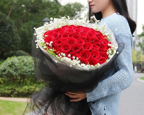 女朋友在双十一送玫瑰花有何深意？这代表了什么情感？
