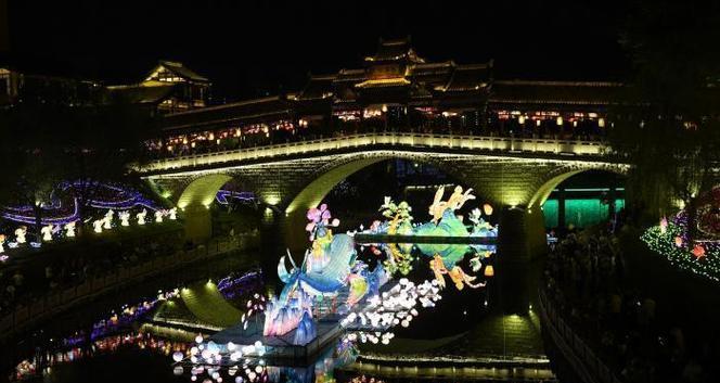 花船巡游寓意什么？花船巡游在传统节日中的意义是什么？