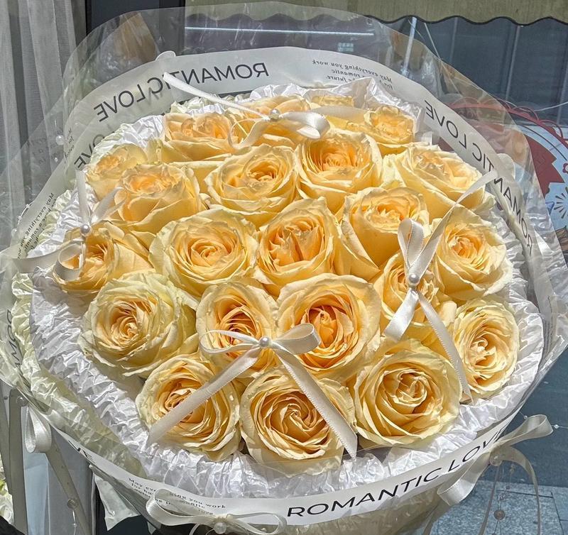 九朵玫瑰花摆放的花语含义是什么？