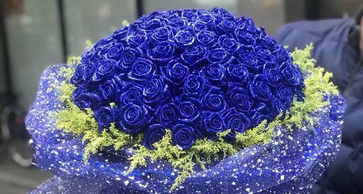 蓝玫瑰花的花语是什么？蓝色玫瑰传递了哪些情感？